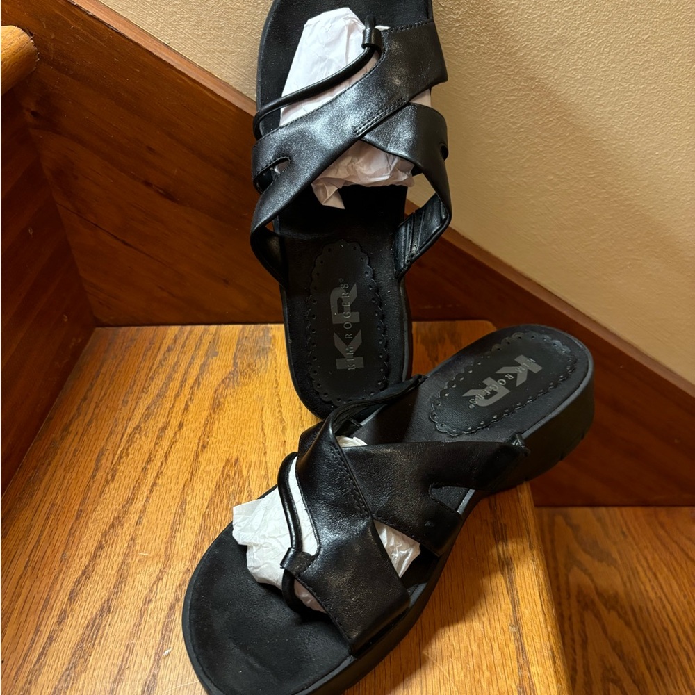 EUC Black Wedge Sandal Size 7.5